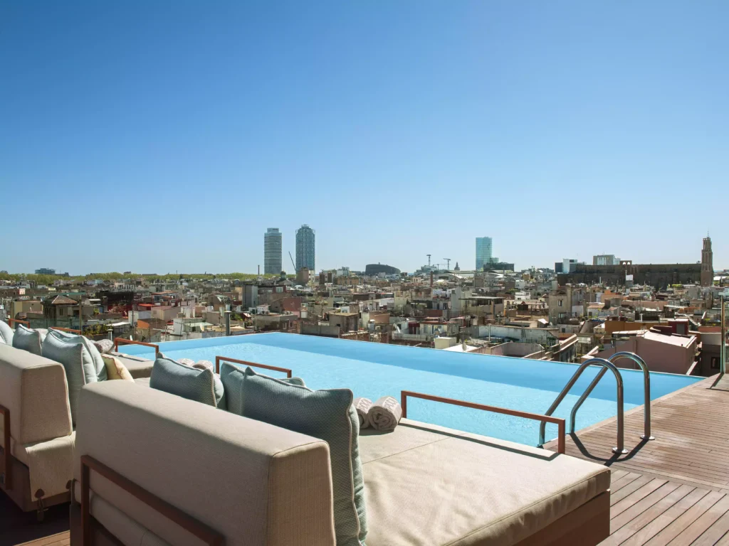 Piscina vistas Grand Hotel Central Madrid